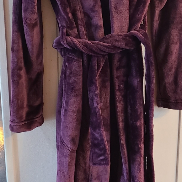 UGG Purple Plush Robe - Picture 2 of 6